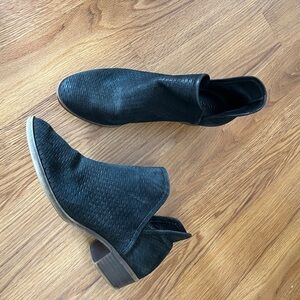 Lucky Brand Baley black leather perforated ankle bootie low boots 11 M 41